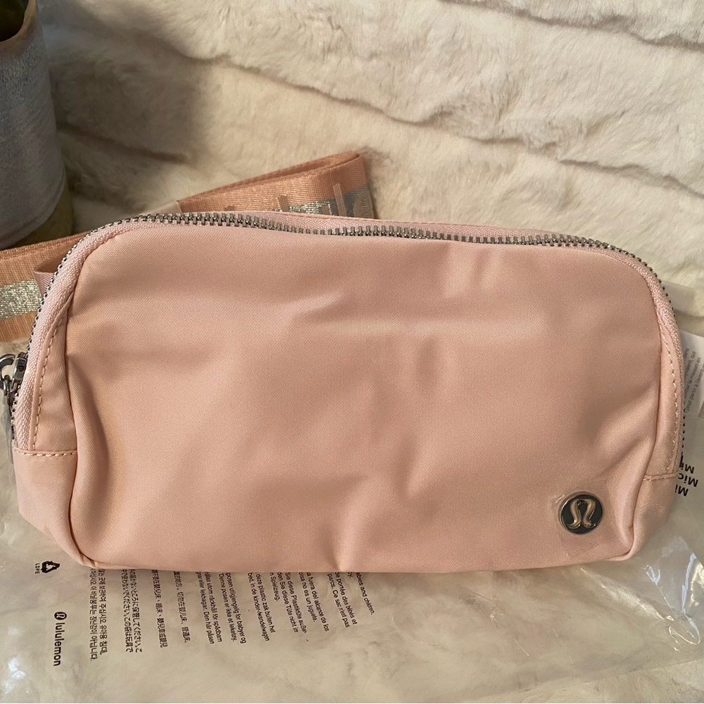 ✨🆕✨Brand New Lululemon Everywhere Belt Bag